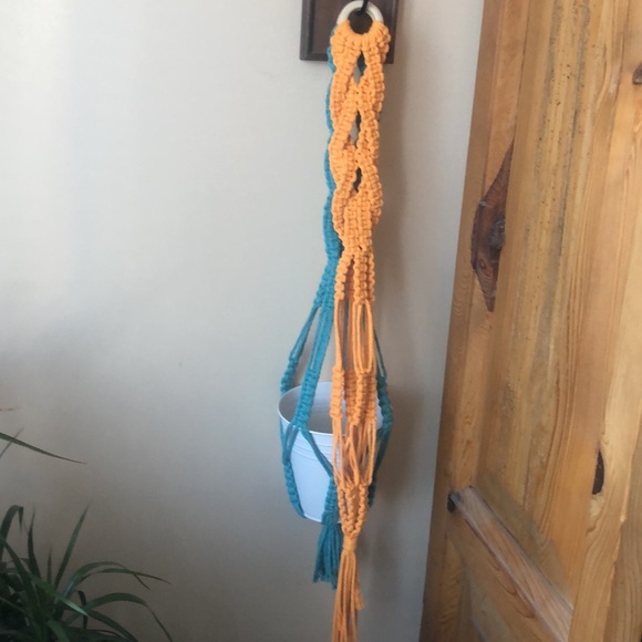 New Handmade Macramé Wall Plant Holder - Picture 10 of 11